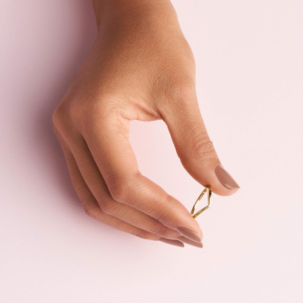 Pandora Polished Wishbone Ring - Minimalist Chevron Shape Ring - Stackable Gold Ring for Women - 14k Gold-Plated Shine - Image 5