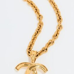 CHANEL Women's Pre-Loved Chanel Gold CC Necklace - Image 2